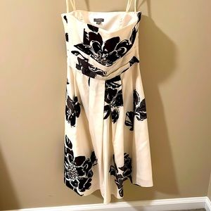 🎉Host Pick!🎉 Ann Taylor Petites size 0 strapless silk dress